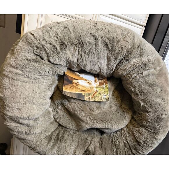 Unhide Removable Faux Fur Cover Extra Soft Floof Pet Bed Gray M/ 28"x10" NWOT - Picture 2 of 11